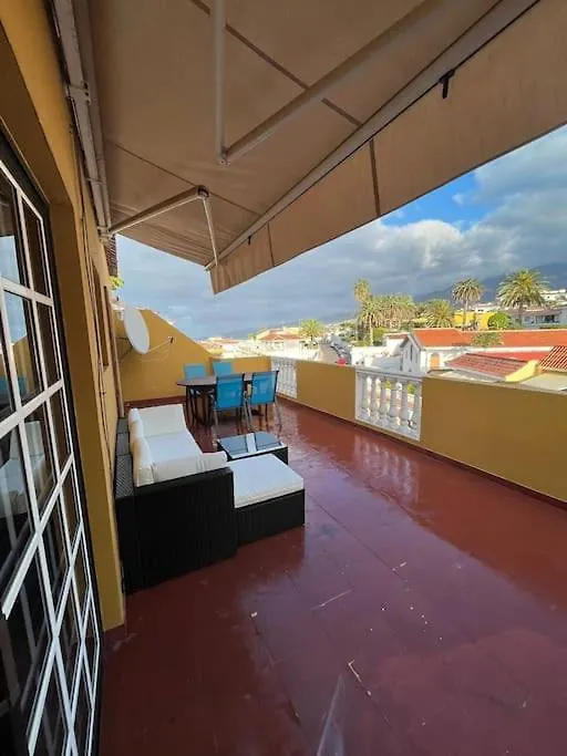 Grosse Terrasse Mit Esstisch, Markise. Einfach Los Realejos Spain